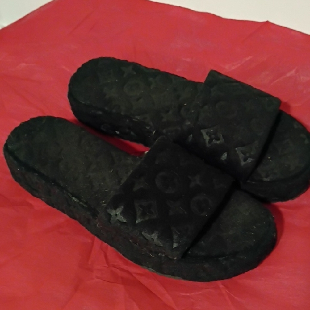 Black Textured Slide Sandals